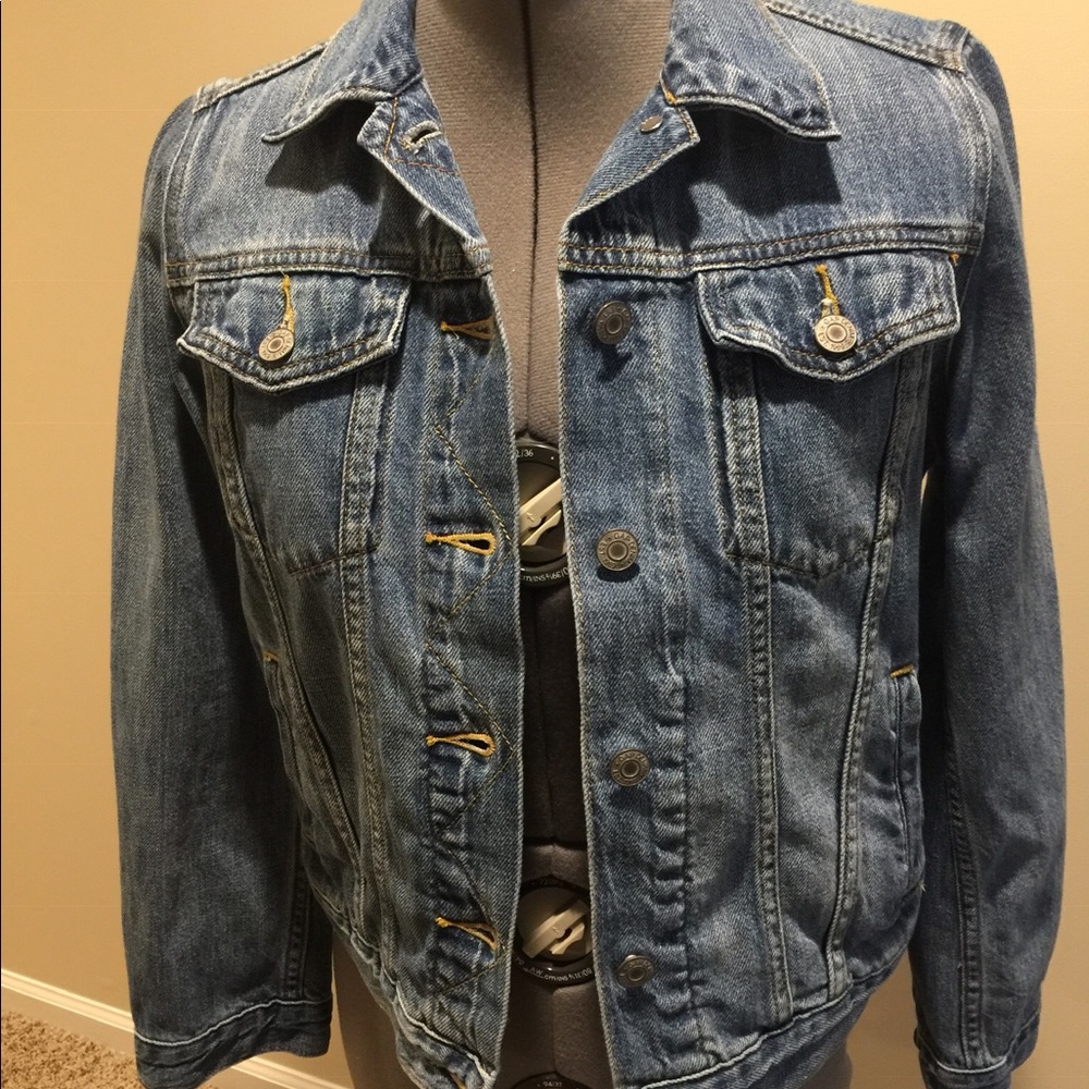 Size Small Gap Denim Jacket - image 2